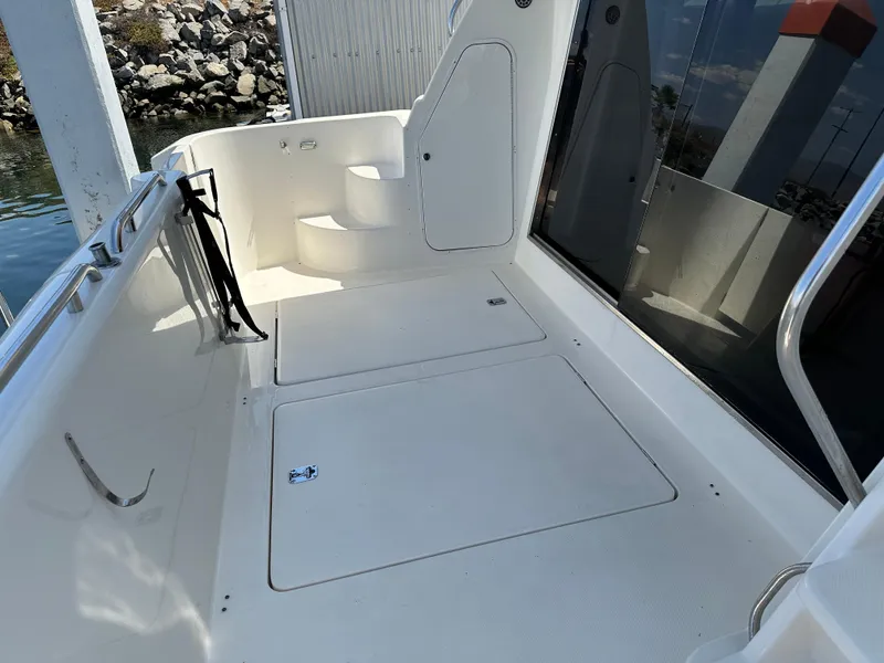 Slide: The Image of Meridian 580 Pilothouse 2004 - 174