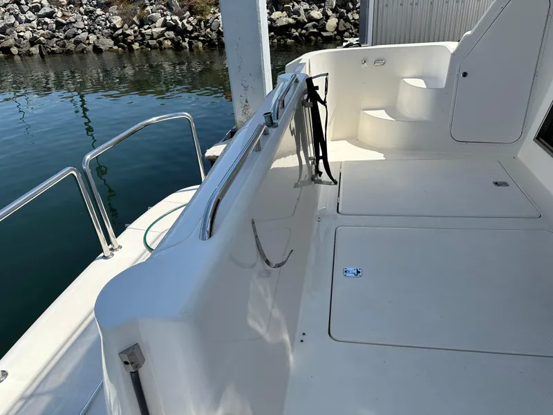 Slide: The Image of Meridian 580 Pilothouse 2004 - 175