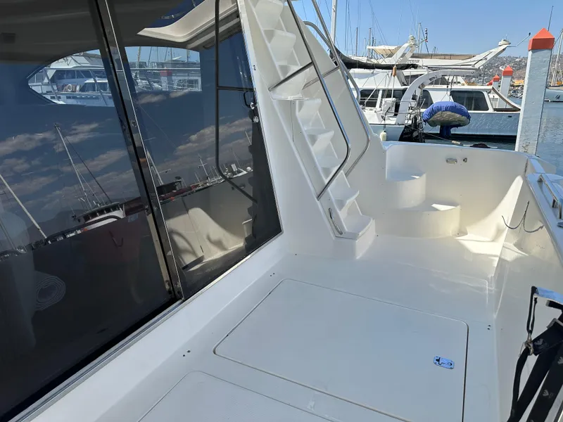 Slide: The Image of Meridian 580 Pilothouse 2004 - 176
