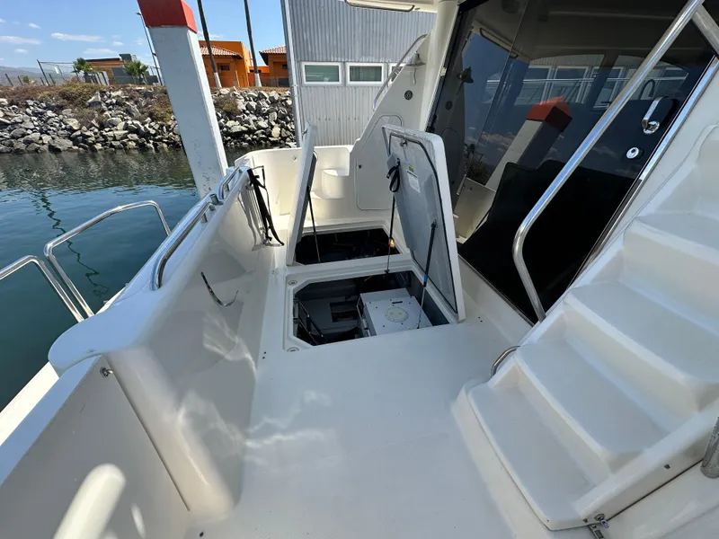 Slide: The Image of Meridian 580 Pilothouse 2004 - 178