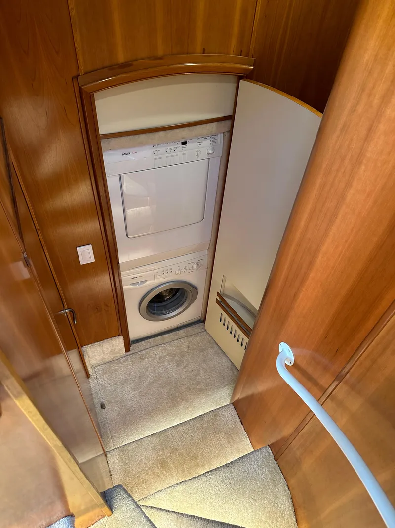 Slide: The Image of Meridian 580 Pilothouse 2004 - 75