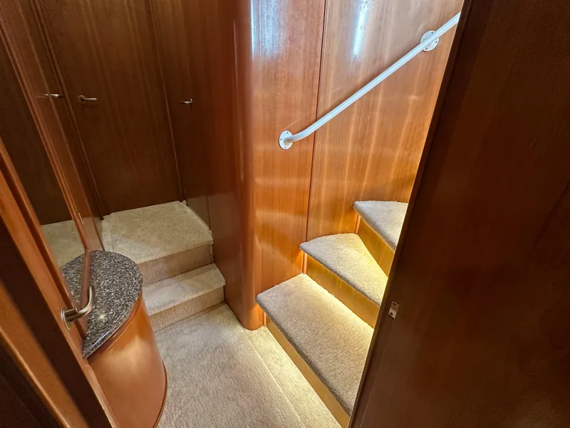 Slide: The Image of Meridian 580 Pilothouse 2004 - 78