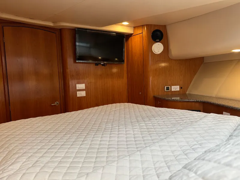 Slide: The Image of Meridian 580 Pilothouse 2004 - 84