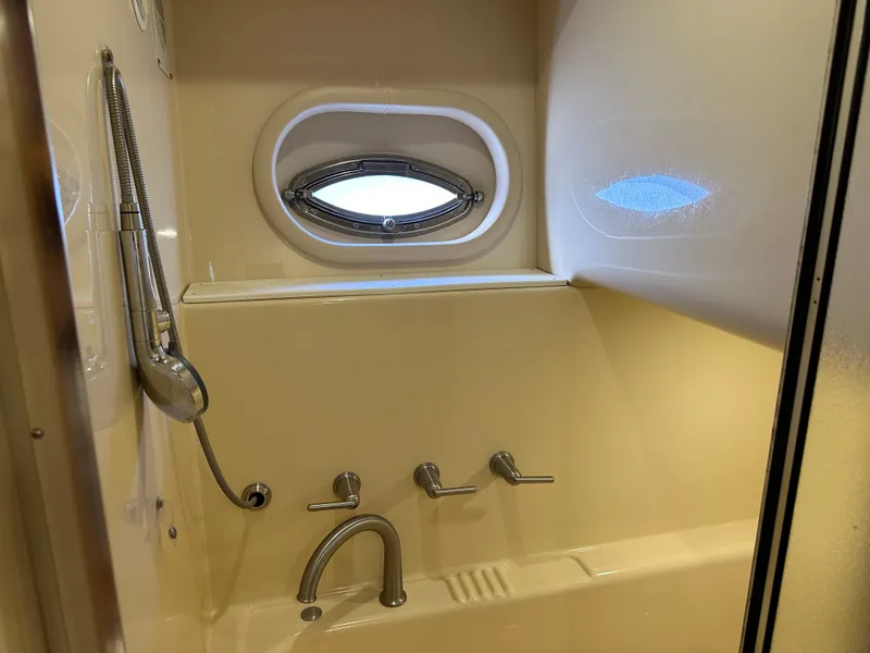 Slide: The Image of Meridian 580 Pilothouse 2004 - 94