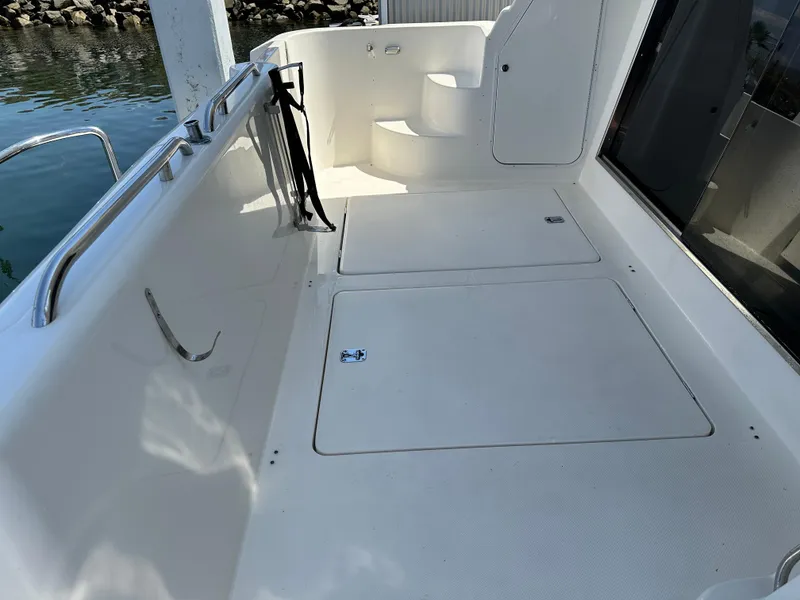 Slide: The Image of Meridian 580 Pilothouse 2004 - 97
