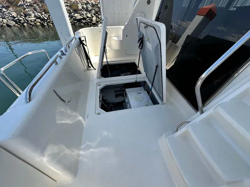 Slide: The Image of Meridian 580 Pilothouse 2004 - 98