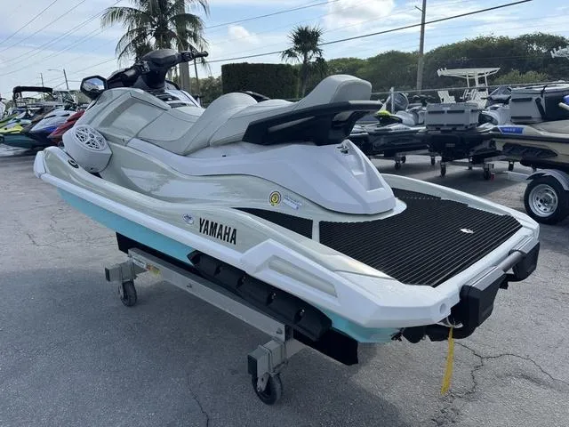 Slide: The Image of Yamaha VX Cruiser HO 2025 - 6