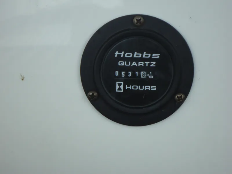 Slide: The Image of Hobbs Quartz hour meter showing 531.8 hours on a 2007 Cobalt 302. - 20