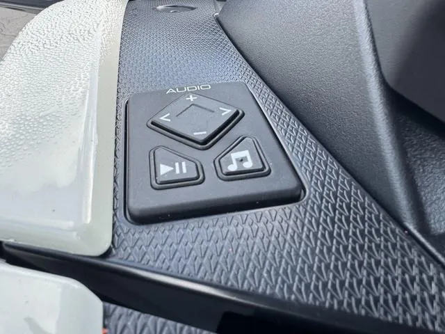 Slide: The Image of Yamaha VX Cruiser HO 2025 - 14