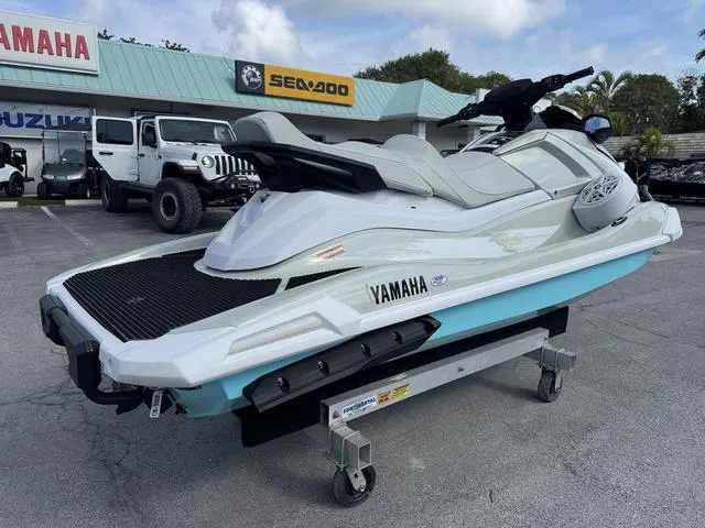 Slide: The Image of Yamaha VX Cruiser HO 2025 - 8