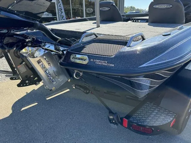 Slide: The Image of 2025 Phoenix 819 ZXL boat with composite construction, featuring a sleek design and powerful engine. - 4
