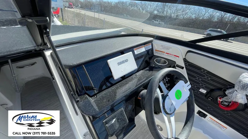 Slide: The Image of Sea Ray SPX 190 2025 - 13