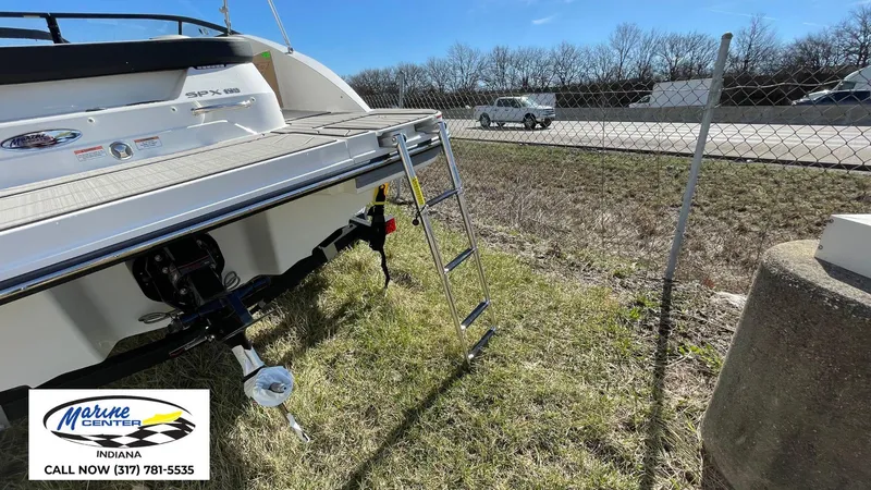 Slide: The Image of Sea Ray SPX 190 2025 - 4