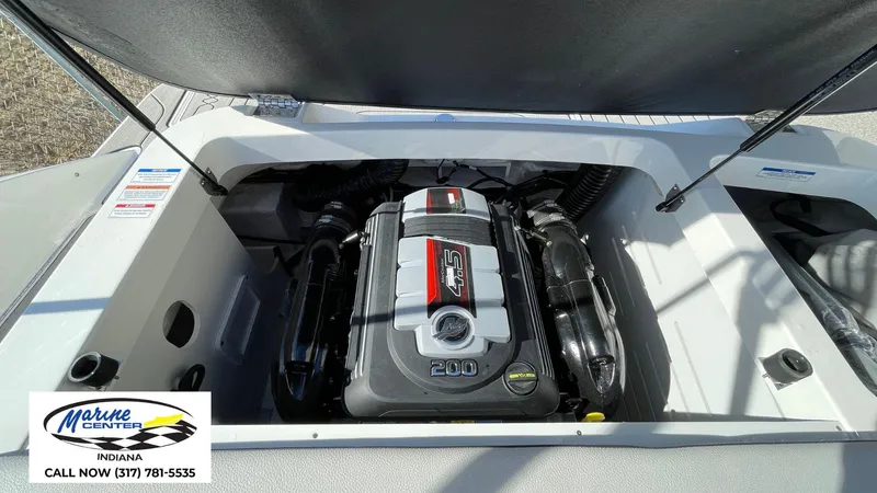 Slide: The Image of Sea Ray SPX 190 2025 - 6