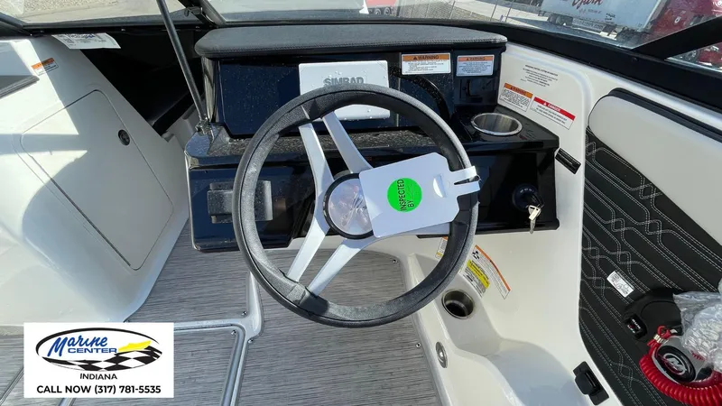 Slide: The Image of Sea Ray SPX 190 2025 - 7