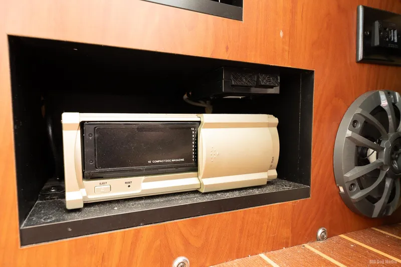 Slide: The Image of Disc Changer - 42