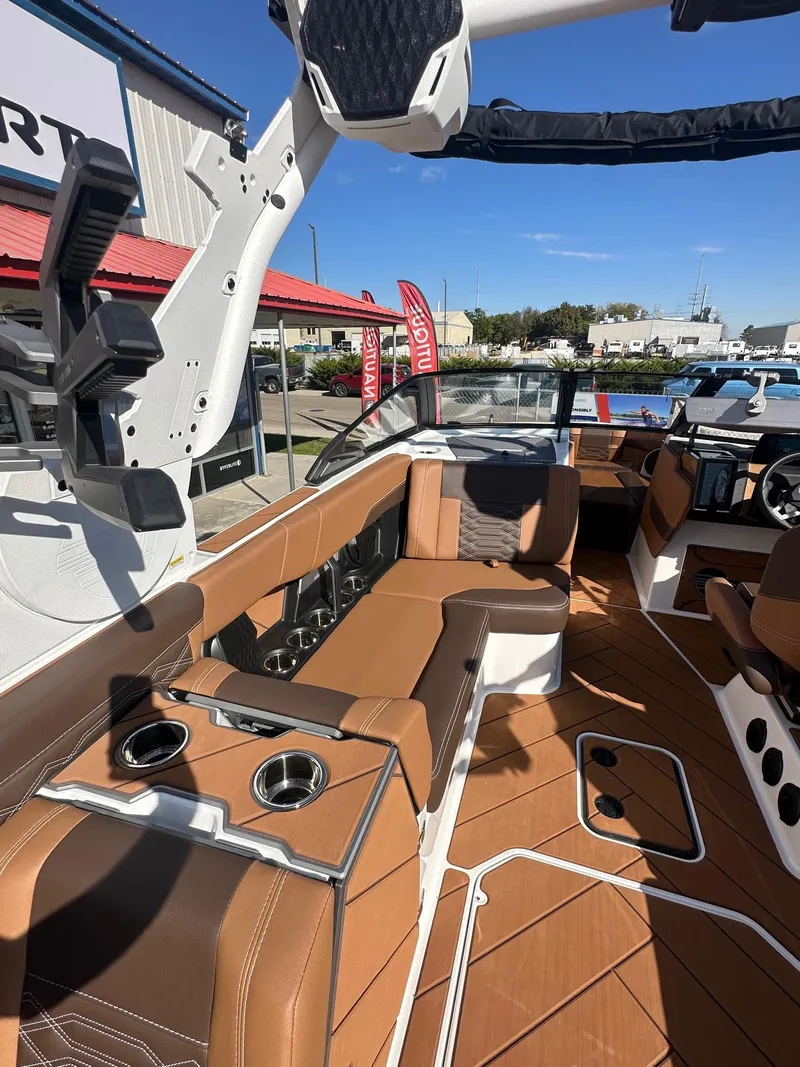 Slide: The Image of Malibu 26 LSV 2025 - 15