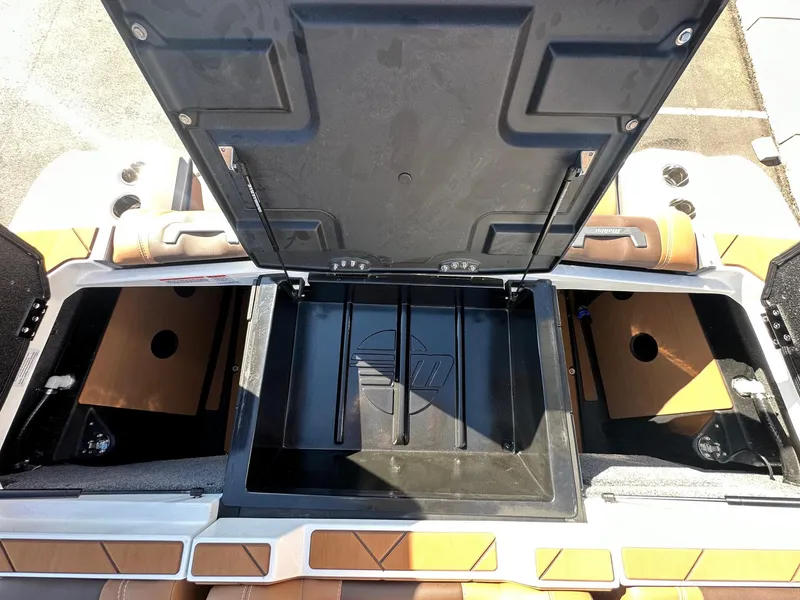 Slide: The Image of Malibu 26 LSV 2025 - 18