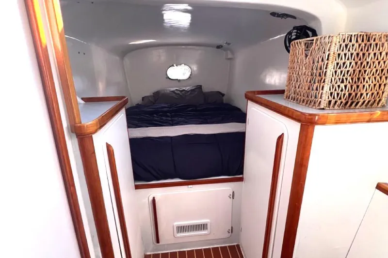 Slide: The Image of Cozy cabin interior of 2007 Morrelli & Melvin Shooting Star yacht. - 43