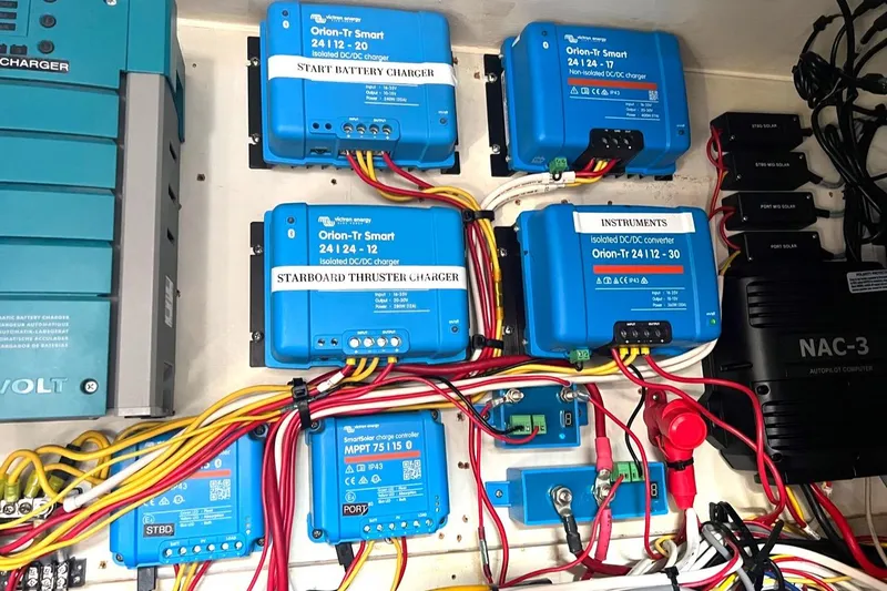 Slide: The Image of Electrical system setup in a 2007 Morrelli & Melvin Shooting Star boat. - 45