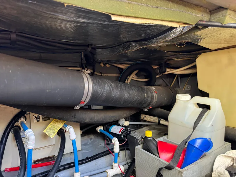 Slide: The Image of Sea Ray 400 Sedan Bridge 1996 - 64