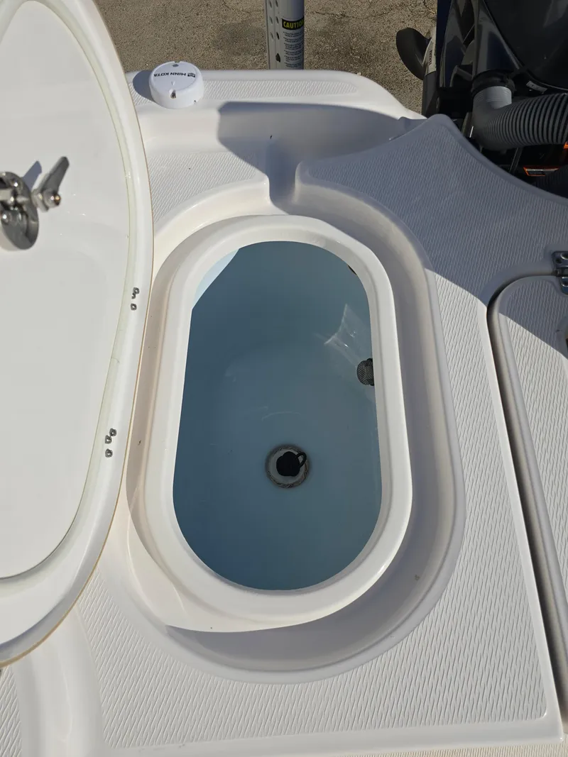 Slide: The Image of 2021 Blue Wave 2800 Makaira boat livewell with open lid. - 15