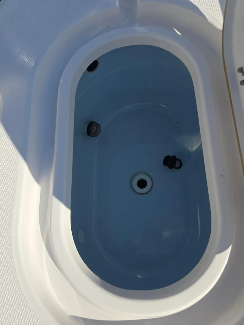 Slide: The Image of 2021 Blue Wave 2800 Makaira boat livewell, oval-shaped, white interior. - 16