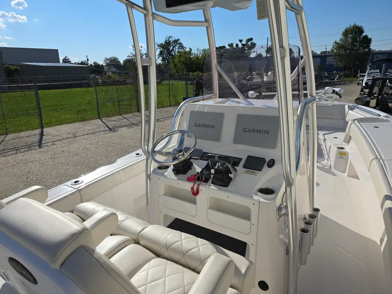 Slide: The Image of 2021 Blue Wave 2800 Makaira boat interior with Garmin navigation system. - 7