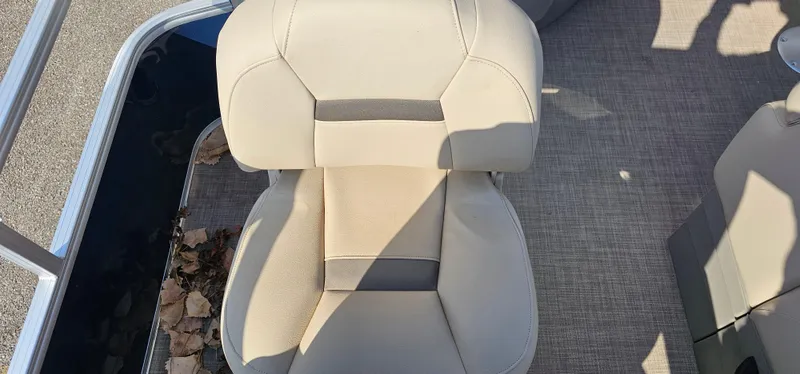 Slide: The Image of Beige seat on 2023 Sun Tracker Fishin' Barge 20 DLX boat deck. - 13