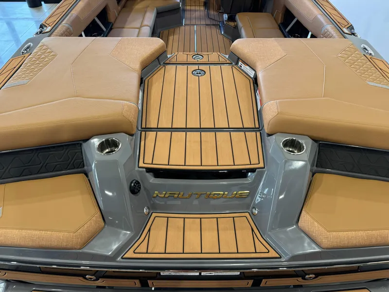 Slide: The Image of Nautique Super Air Nautique GS22 2025 - 10