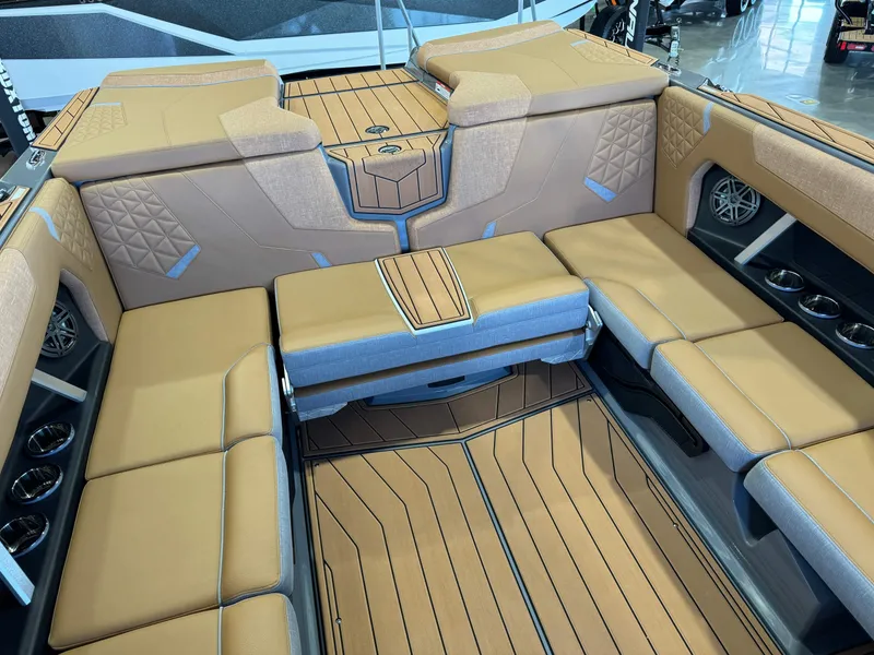 Slide: The Image of Nautique Super Air Nautique GS22 2025 - 14