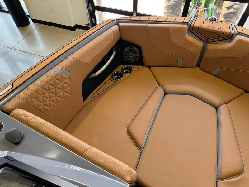 Slide: The Image of Nautique Super Air Nautique GS22 2025 - 17