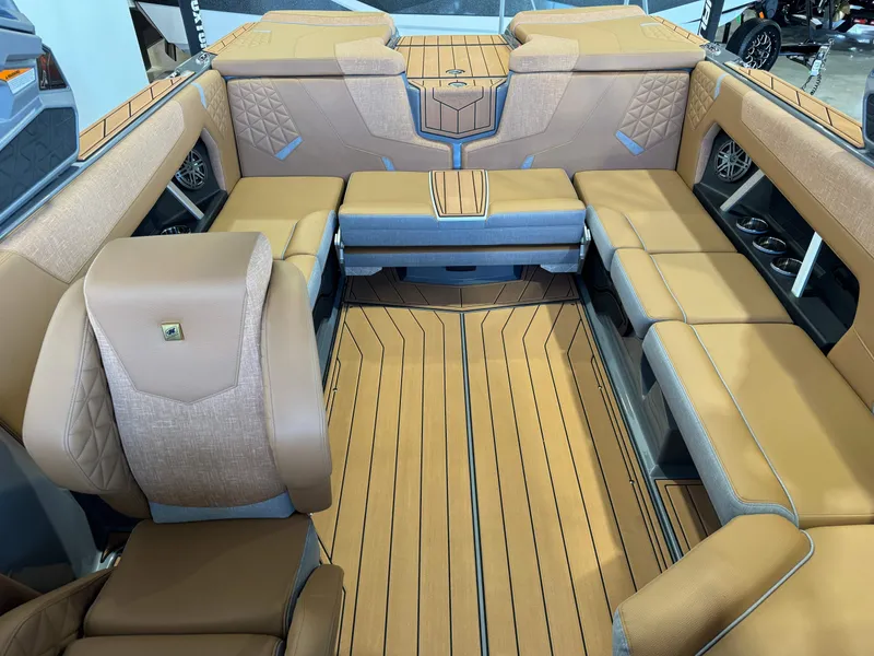 Slide: The Image of Nautique Super Air Nautique GS22 2025 - 20