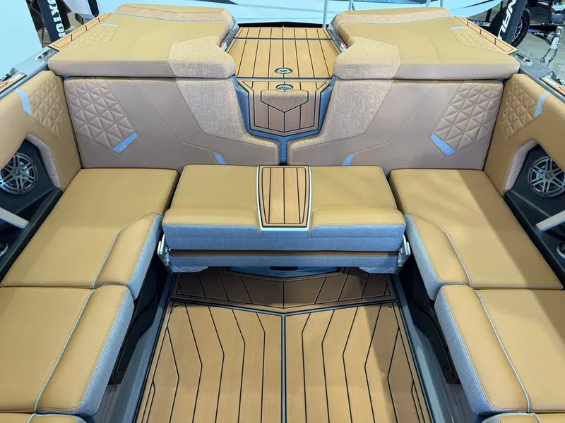 Slide: The Image of Nautique Super Air Nautique GS22 2025 - 25