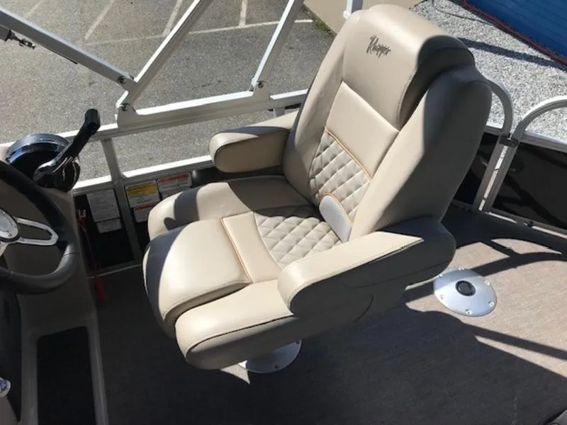 Slide: The Image of Ranger 200 F 2019 - 10