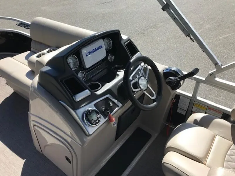 Slide: The Image of Ranger 200 F 2019 - 11