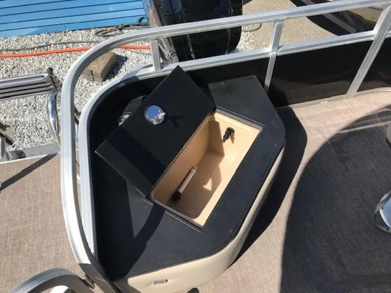 Slide: The Image of Ranger 200 F 2019 - 12