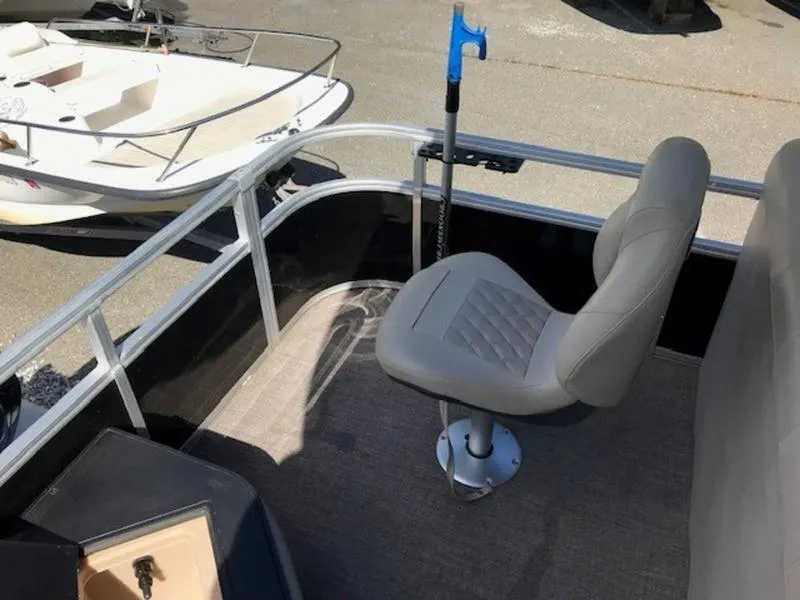 Slide: The Image of Ranger 200 F 2019 - 13