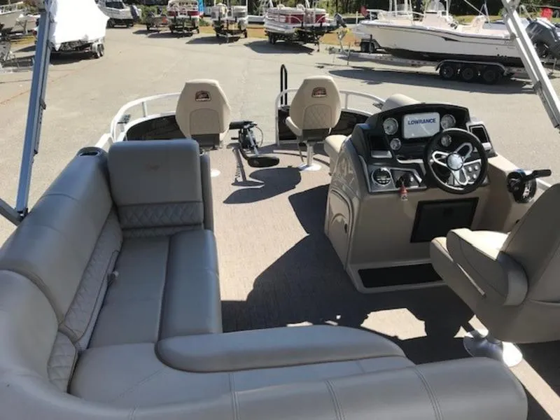 Slide: The Image of Ranger 200 F 2019 - 14