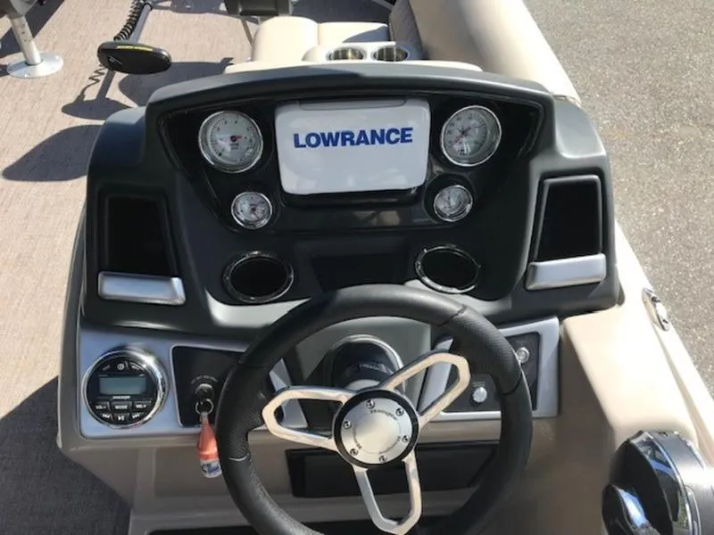 Slide: The Image of Ranger 200 F 2019 - 17