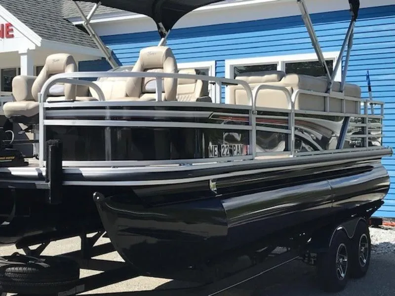 Slide: The Image of Ranger 200 F 2019 - 3