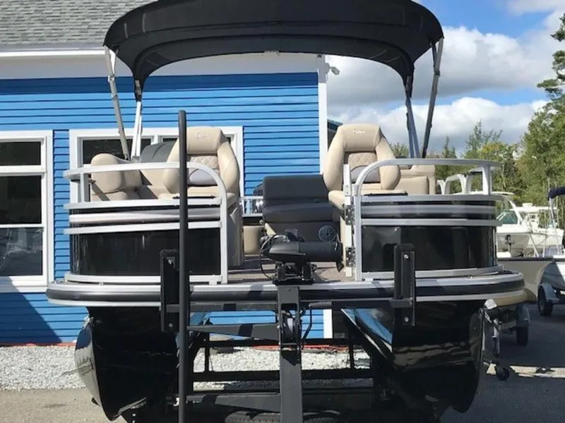 Slide: The Image of Ranger 200 F 2019 - 4