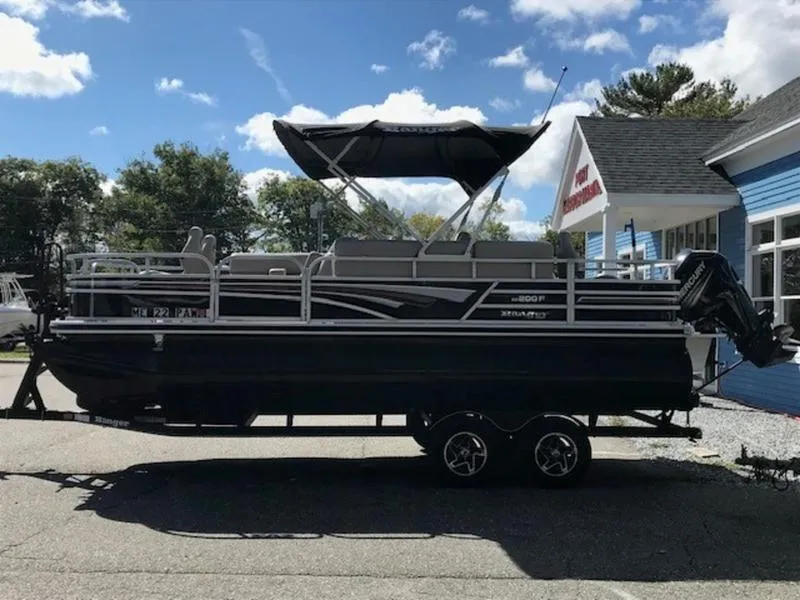 Slide: The Image of Ranger 200 F 2019 - 5