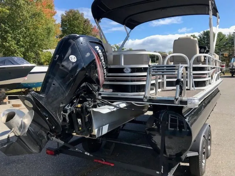 Slide: The Image of Ranger 200 F 2019 - 6