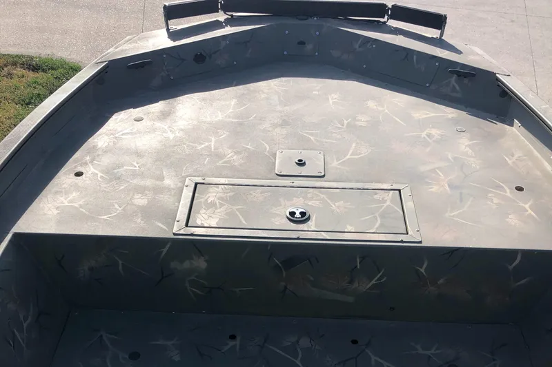 Slide: The Image of 2022 Tracker Grizzly 1860 CC boat deck with camouflage pattern. - 11