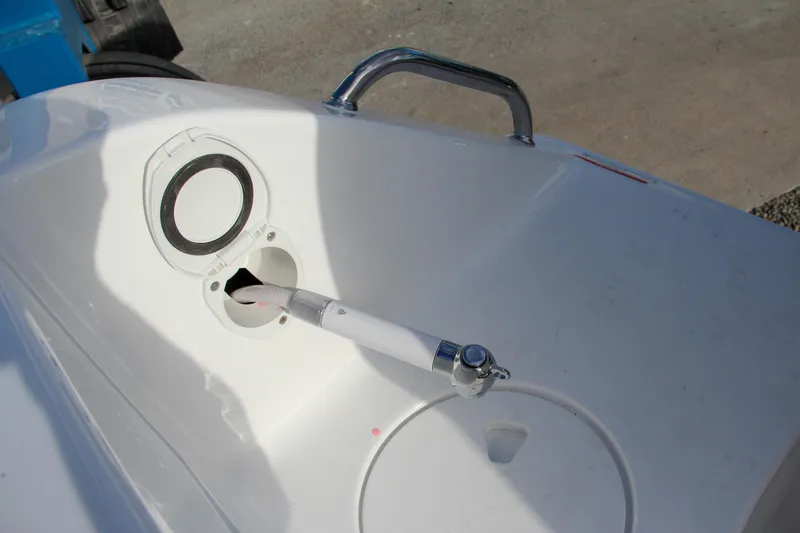 Slide: The Image of Fuel port on a 2025 Sea Hunt Ultra 265 SE boat. - 31