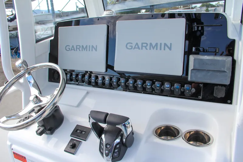 Slide: The Image of 2025 Sea Hunt Ultra 265 SE dashboard with Garmin navigation displays. - 43