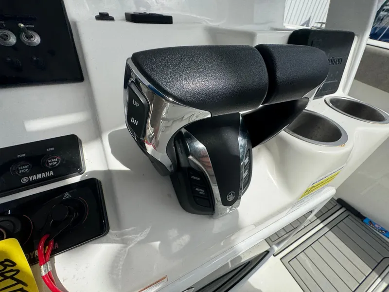 Slide: The Image of Yamaha throttle controls on 2022 Sea Pro 259 Center Console boat. - 31