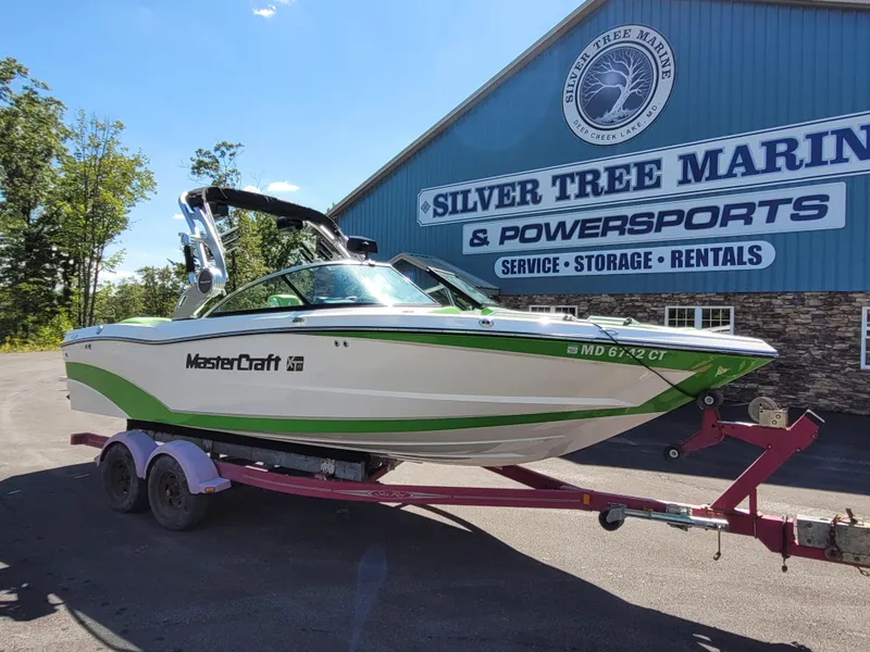 Slide: The Image of 2019 MasterCraft XT23 boat on trailer at Silver Tree Marine. - 6