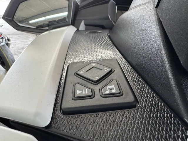 Slide: The Image of Yamaha VX Limited 2025 - 9